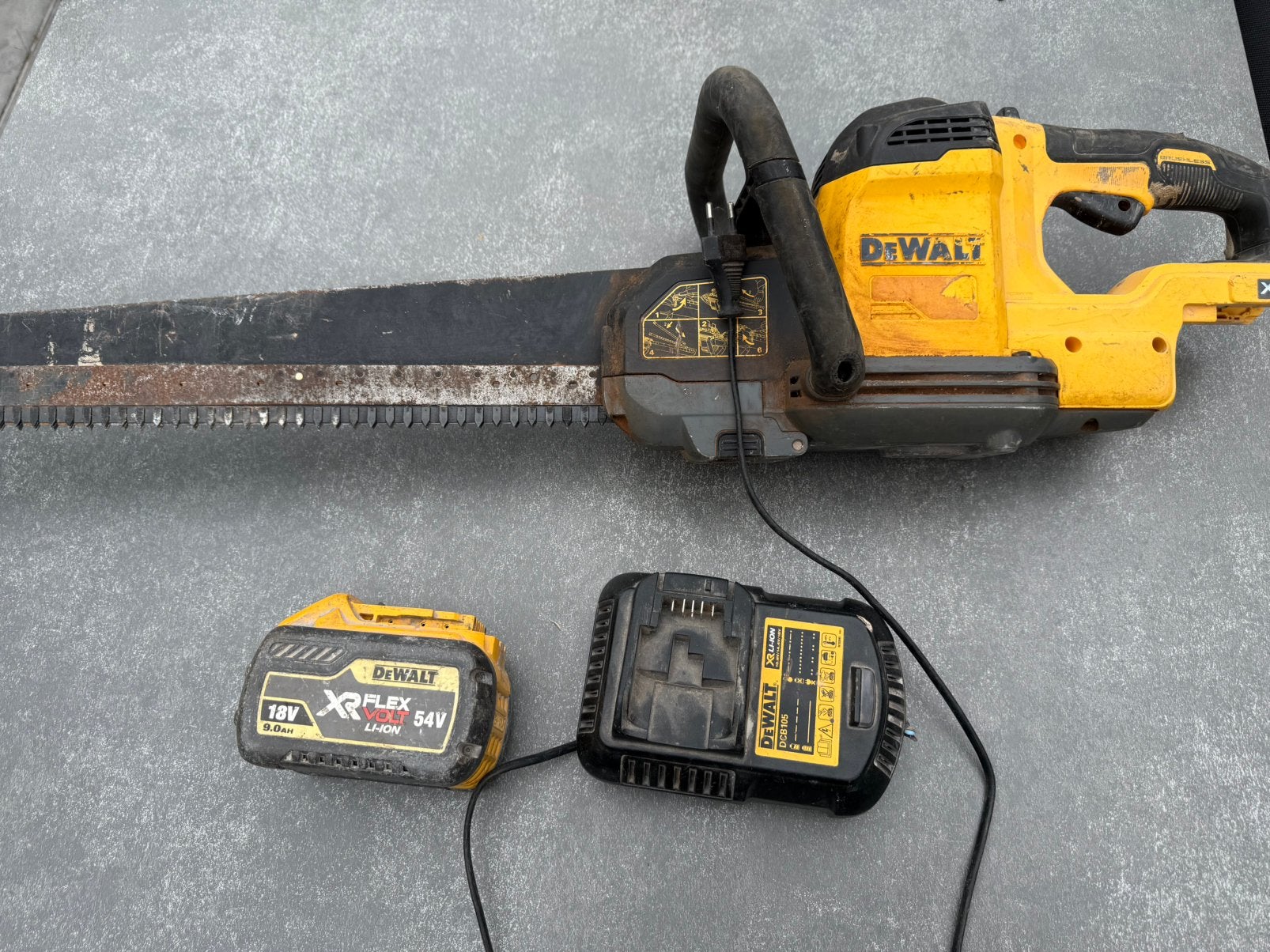 Dewalt alligatorzaag accu + lader en accu, Ophalen