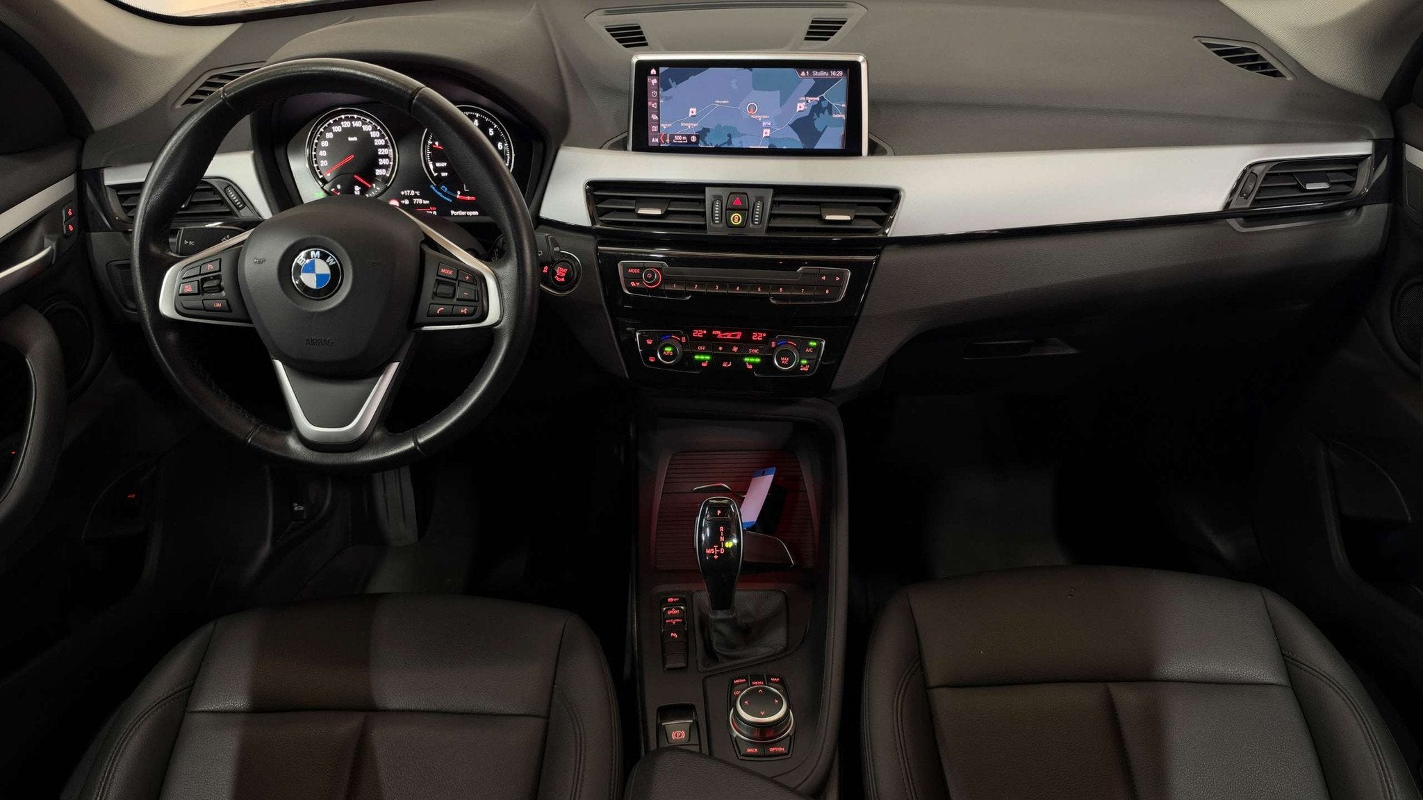 BMW X1 1.5iA sDrive18 | 112.000km | 2022 | Benzine | Auto, Auto's, 135 pk, Geheel digitaal combi-instrument, Blauw, Leder