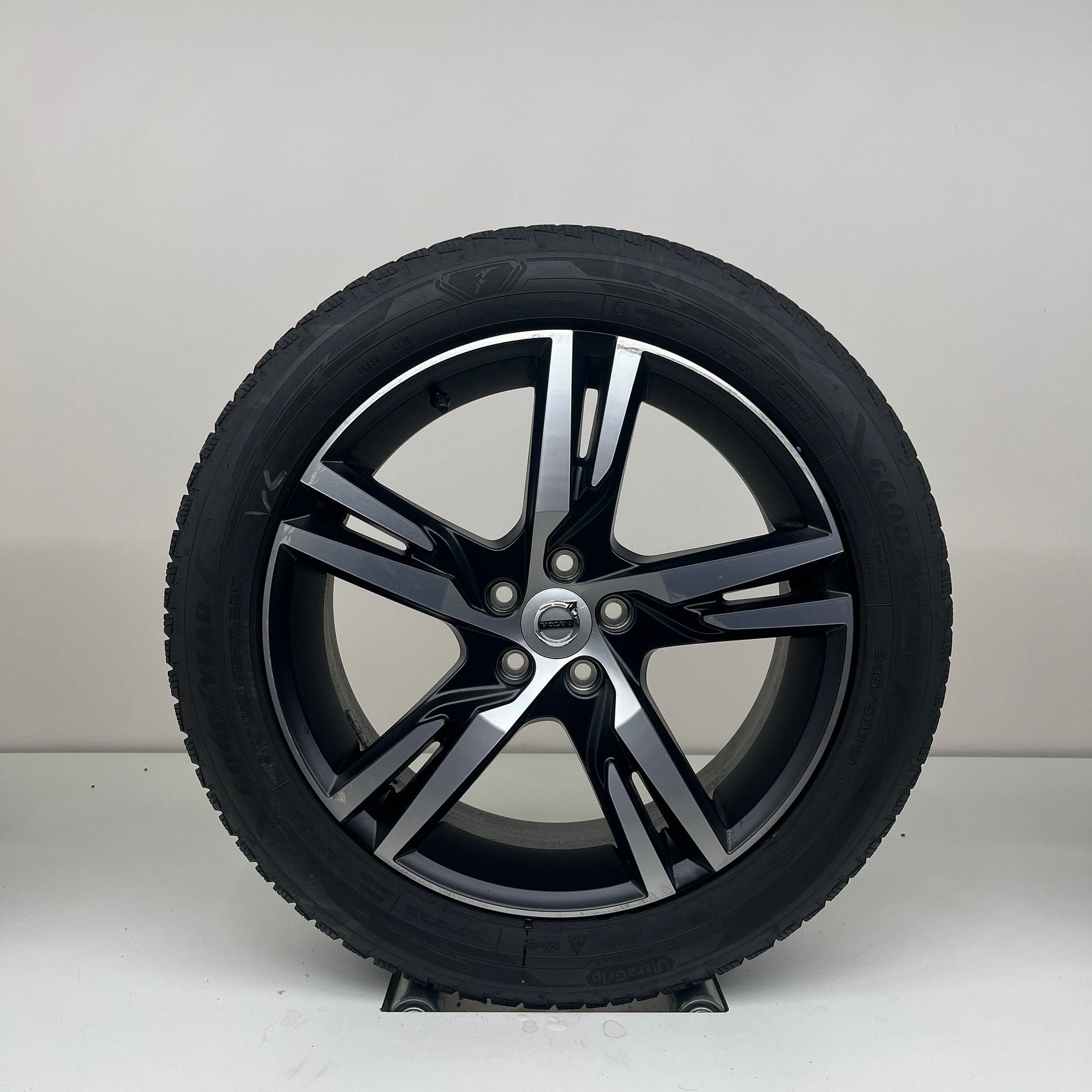 Volvo XC40 - 19 inch - winterbanden, Auto-onderdelen, Banden en Velgen, 19 inch, Gebruikt, Banden en Velgen, 235 mm