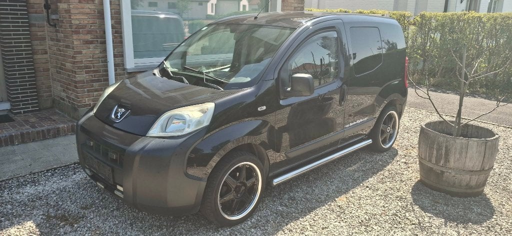 Peugeot Bipper verlaagd met chrome bars en racing velgen, Auto's, Voorwielaandrijving, 4 deurs, Stof, 50 kW