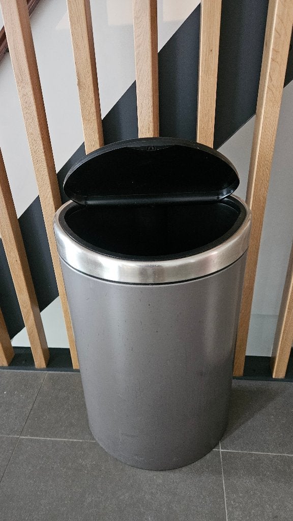 Poubelle grise environ 60L, 50 – 75, 40 litres ou plus, Enlèvement, Utilisé