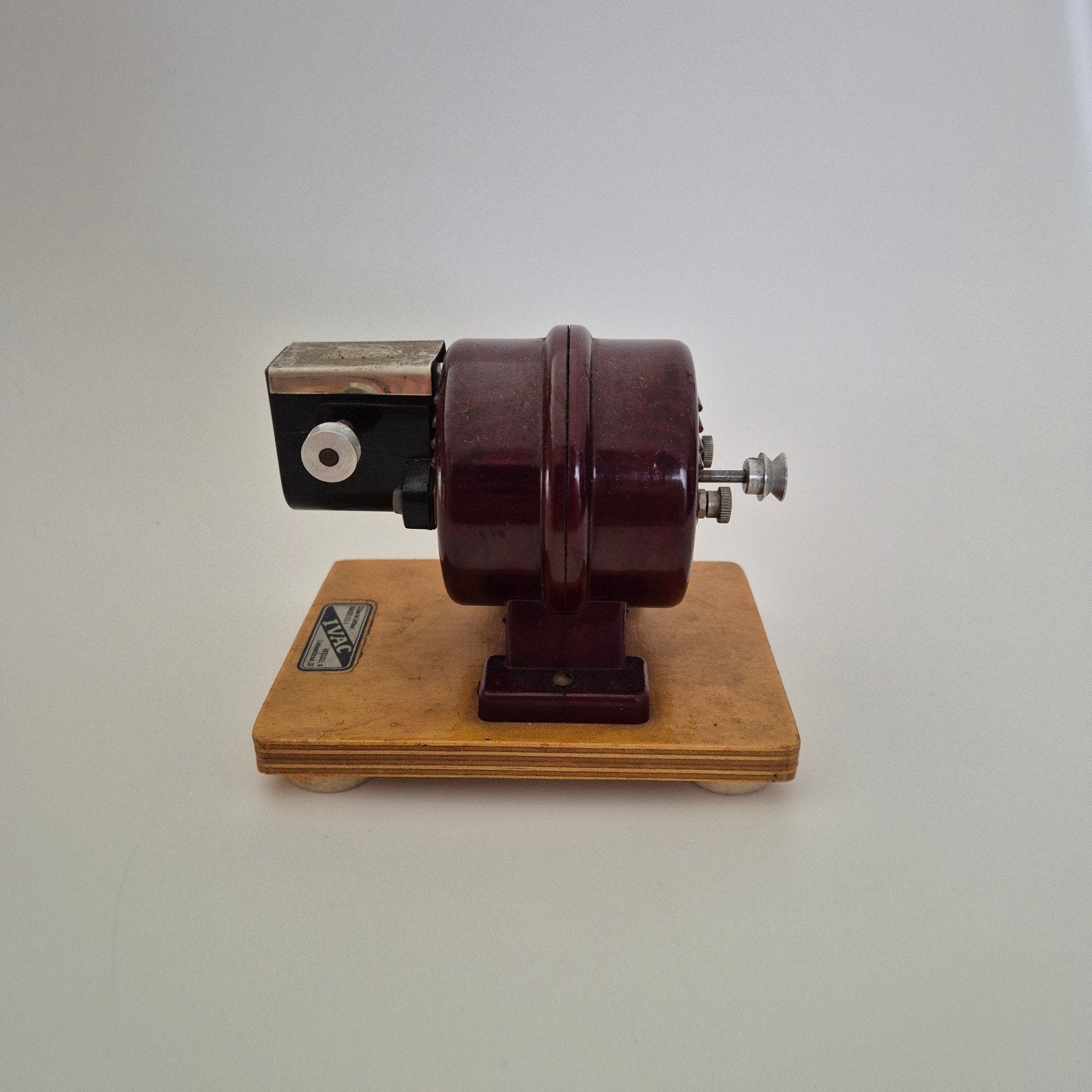 Vintage IVAC Brussels Educational Demo Motor – Dark brown, Antiquités & Art, Enlèvement ou Envoi