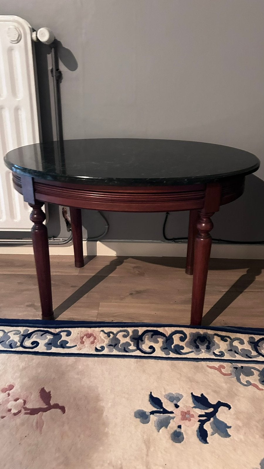Ovale tafel met groen marmeren blad – houten onderstel, Ophalen