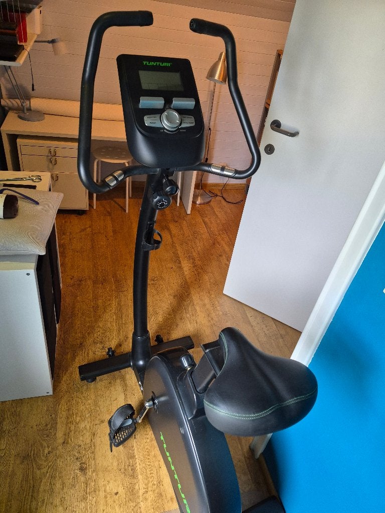 Home trainer TUNTURI F20, Sport en Fitness, Fitnessapparatuur, Ophalen, Zo goed als nieuw, Metaal, Benen