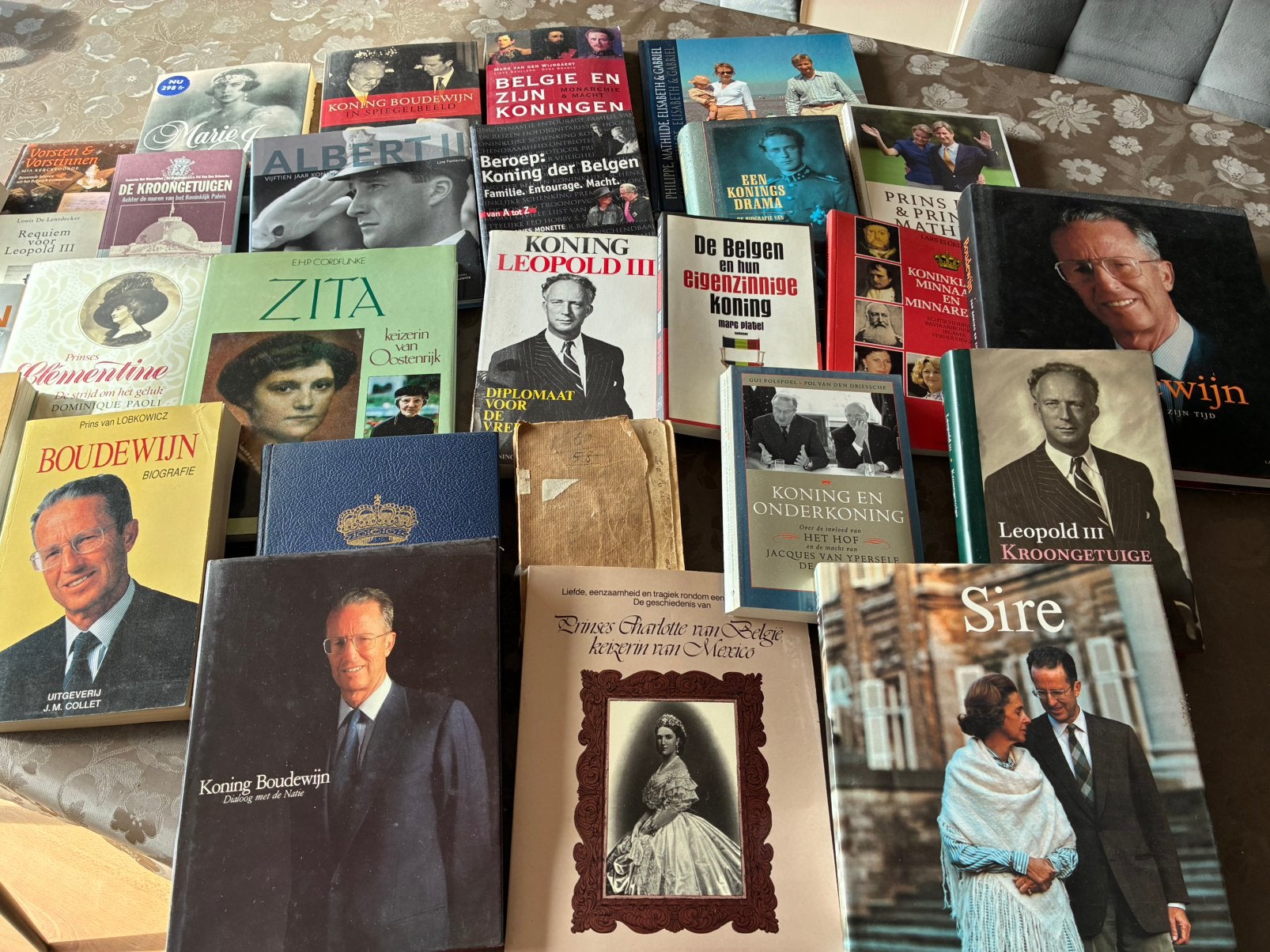 Verzameling oude tijdschriften en boeken v/h koningshuis, Collections, Maisons royales & Noblesse, Enlèvement ou Envoi, Comme neuf