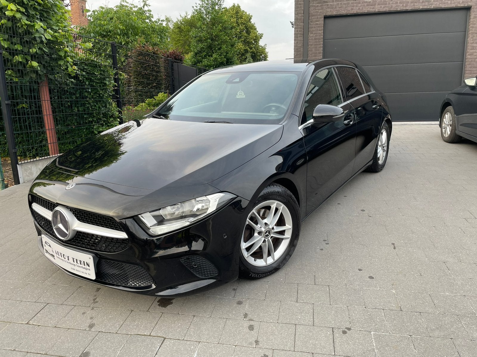 Mercedes A180d Automaat | Adaptive Cruise | Navi | Garantie, Dealer onderhouden, 4 cilinders, Leder en Stof, Zwart