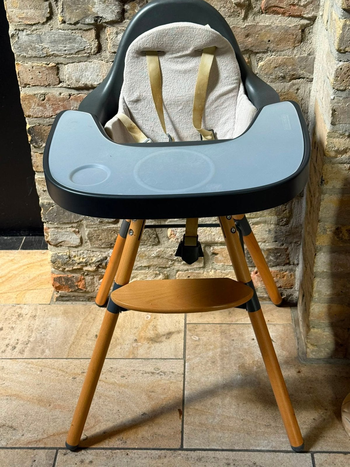 Moderne kinderstoel / meegroeistoel met tafelblad, Ophalen, Gebruikt, Meegroeistoel