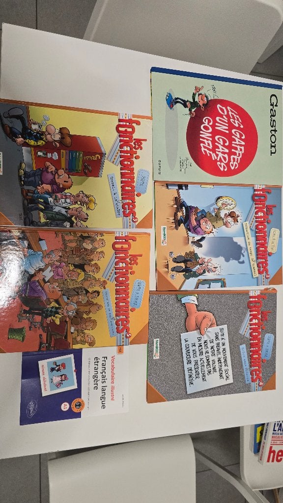 BD's Les fonctionnaires + Gaston Lagaffe + cadeau, Livres, Enlèvement ou Envoi, Comme neuf
