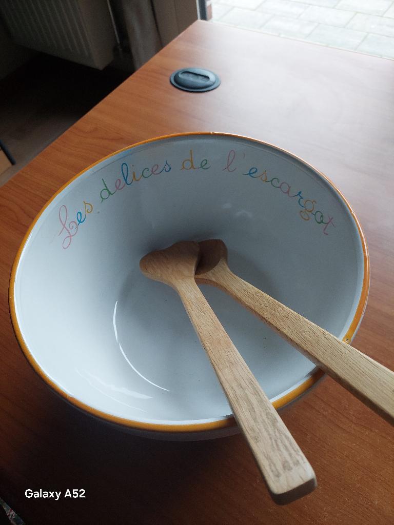 grote slakom in geglazuurd porselein, diameter 27 cm, Overige typen, Ophalen of Verzenden, Zo goed als nieuw, Steen/keramiek
