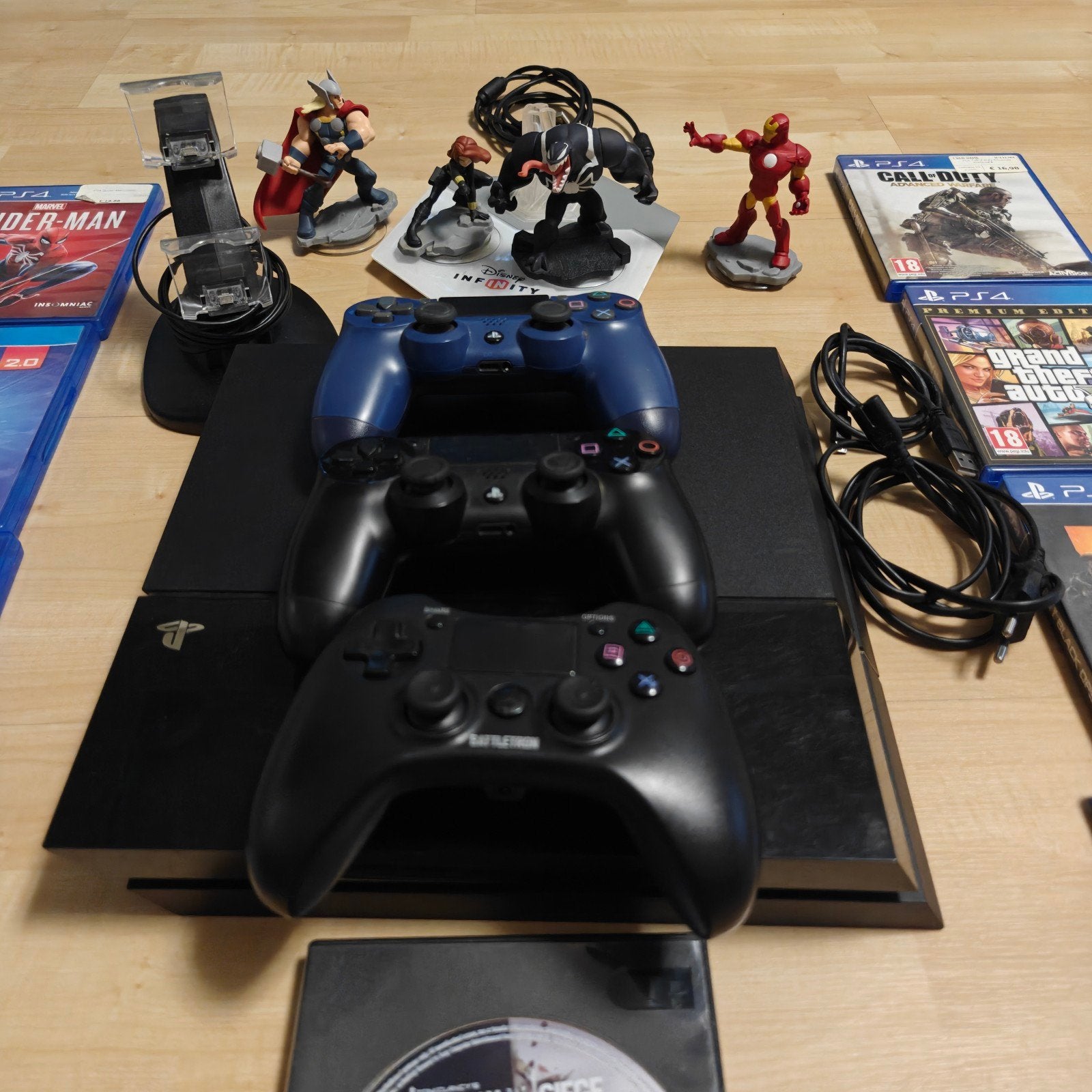 PlayStation 4, 9 Games, 3 Controllers & Charging dock, Ophalen of Verzenden, Met games