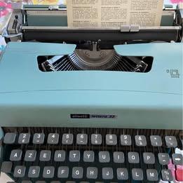 Machine à écrire Olivetti Lettera 32 vintage avec notice, Ophalen