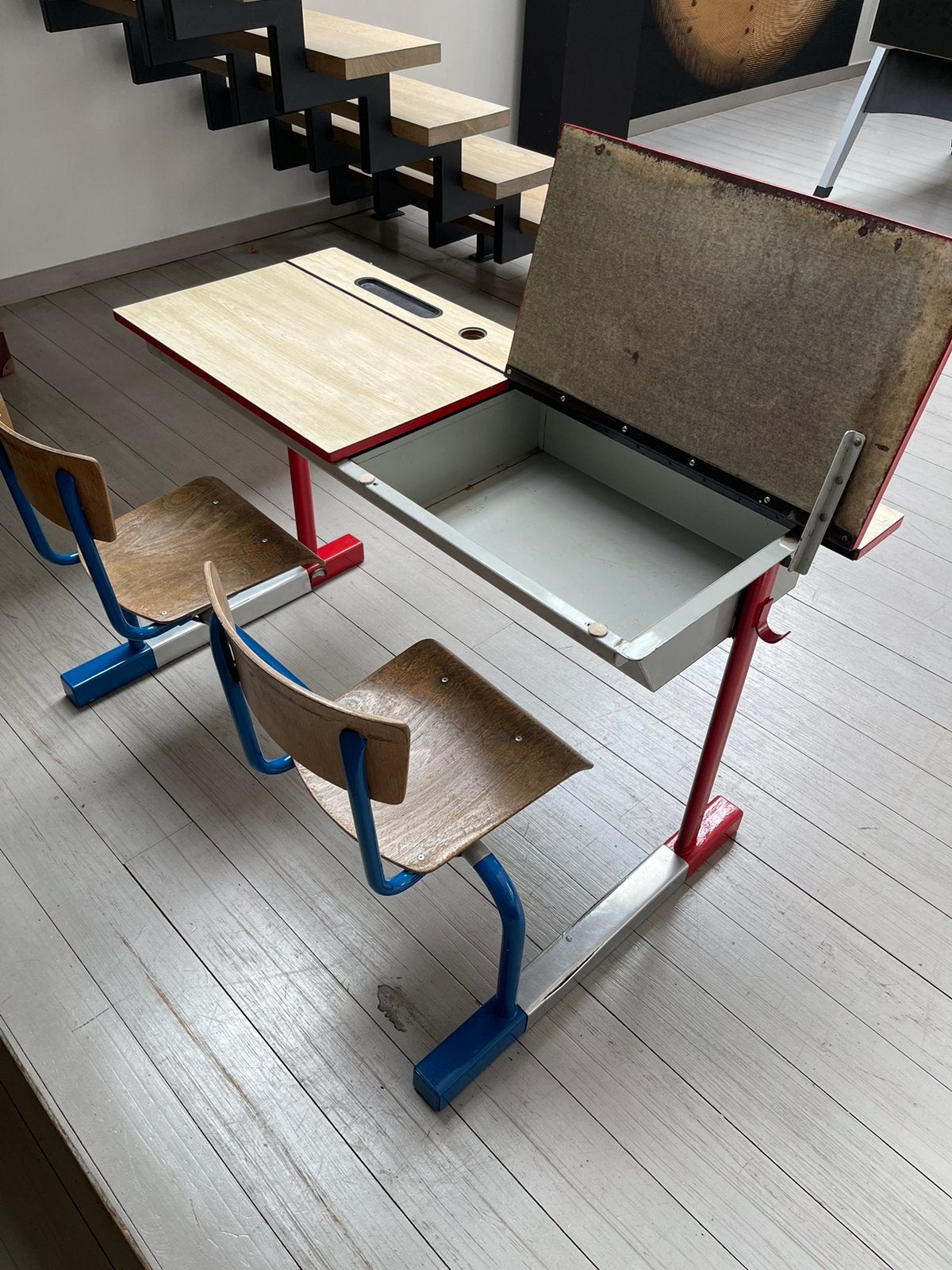 Vintage schoolbank / lessenaar met twee zitplaatsen, Huis en Inrichting, Bureaus, Ophalen, Gebruikt, 81 cm, Schoolbureau