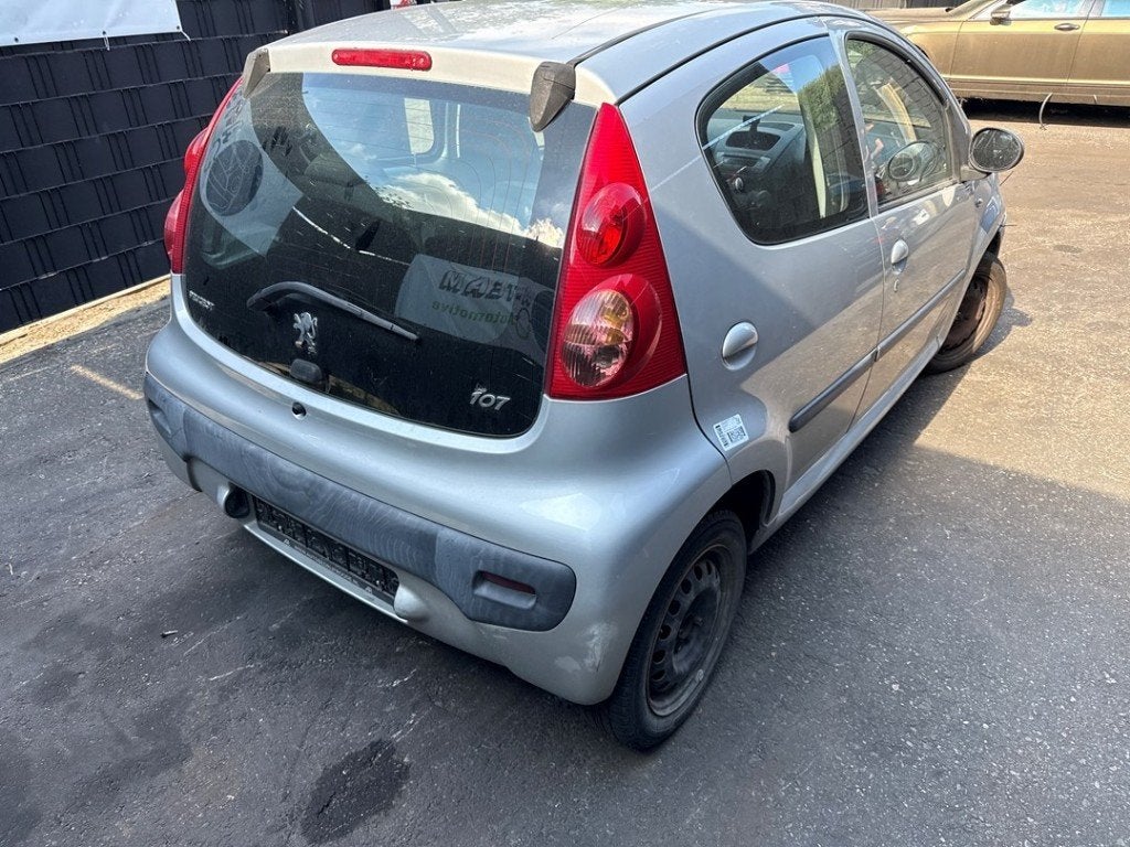 FEU ARRIÈRE DROIT Peugeot 107 (|6351X6|634681|), Kontakt-peugeot@peugeot.com, Utilisé, Peugeot Deutschland GmbH, Bahnhofsplatz
65423  Rüsselsheim, DE