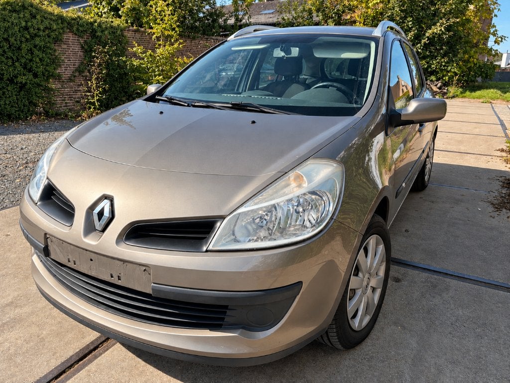 Renault Clio Clio 1.2i 16vAuthentique avec attelage et clima, Entreprise, Boîte manuelle, Entretenue par le concessionnaire, 5 portes