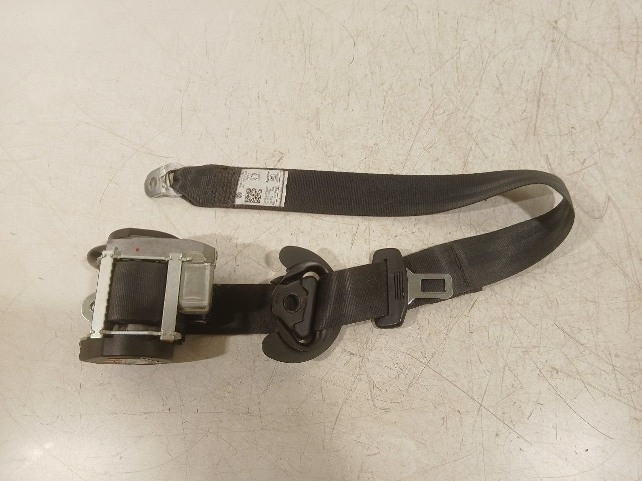 Veiligheidsgordel rechts voor Volkswagen Golf, Onderdelen@venauto.nl, Van der Ven Autorecycling B.V., Ettenseweg 76, 4706 PB Roosendaal, The Netherlands