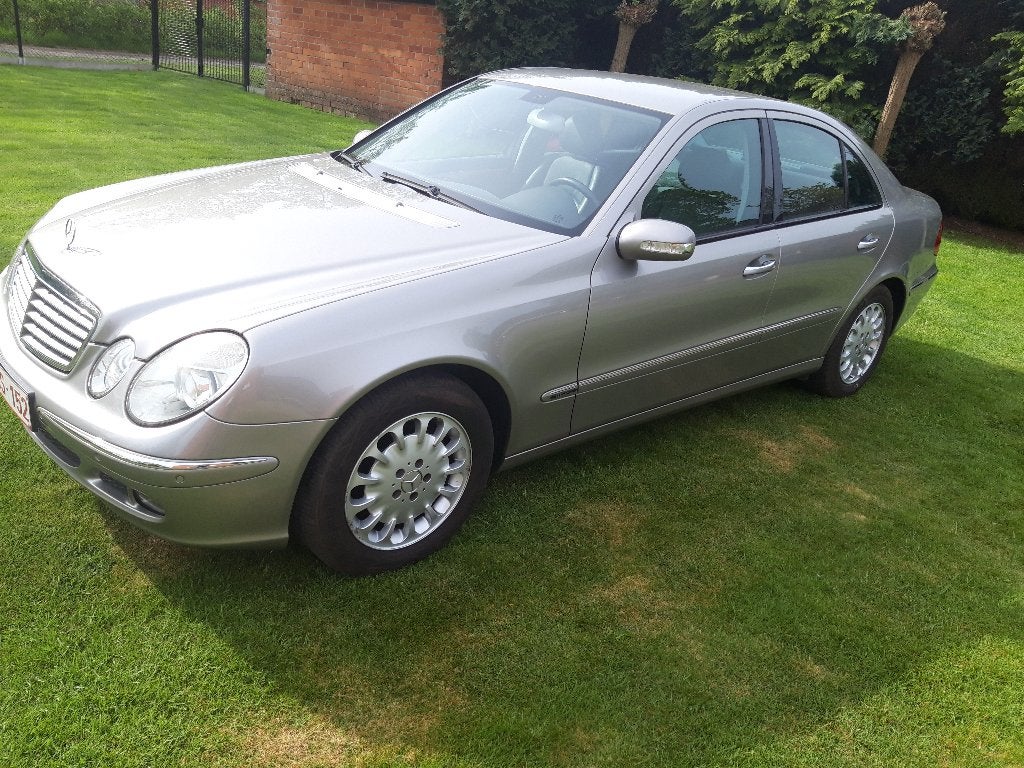 mercedes e200 automaat zeer nette staat, Autos, Mercedes-Benz, Cuir, Série 200, Autres couleurs, Noir