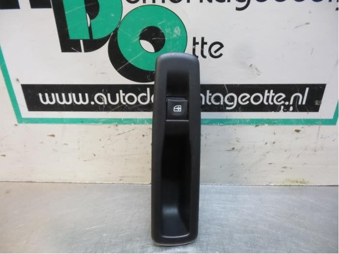 Commutateur vitre électrique d'un Renault Megane (Megane 09, Renault, -, 3 mois de garantie, Utilisé