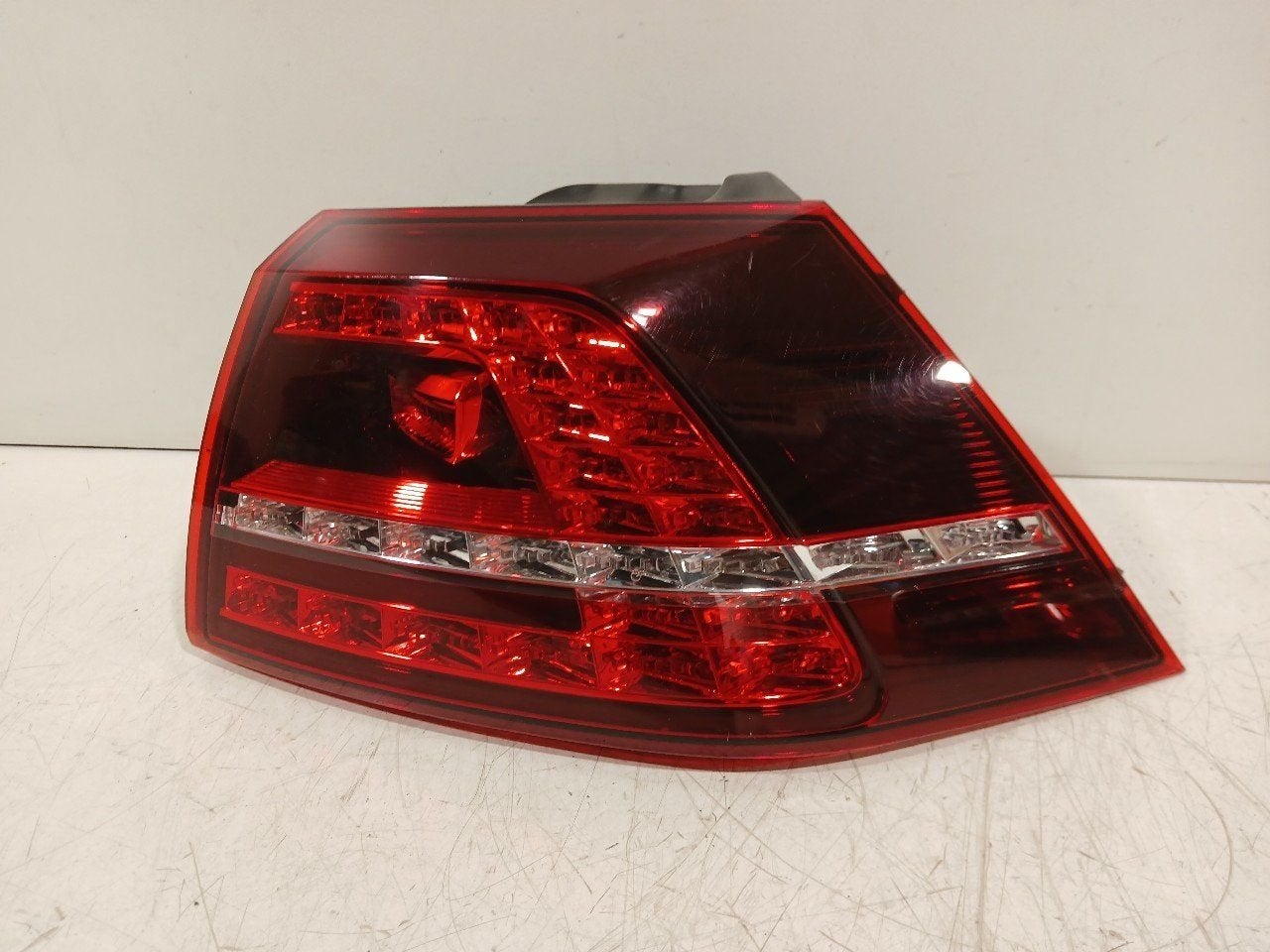 Achterlicht carrosserie rechts Volkswagen Golf, Onderdelen@venauto.nl, Van der Ven Autorecycling B.V., Ettenseweg 76, 4706 PB Roosendaal, The Netherlands