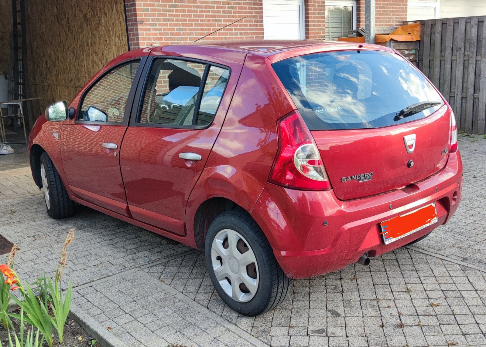 Rode Dacia (export/onderdelen), Auto's, Stof, Handgeschakeld, 5 deurs, Sandero