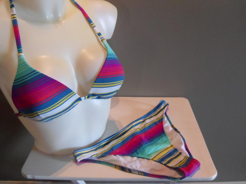 Bikini / veelkleurig / gelijnd / l'aura BLU / medium, Vêtements | Femmes, Vêtements de Bain & Maillots de Bain, Enlèvement, Comme neuf