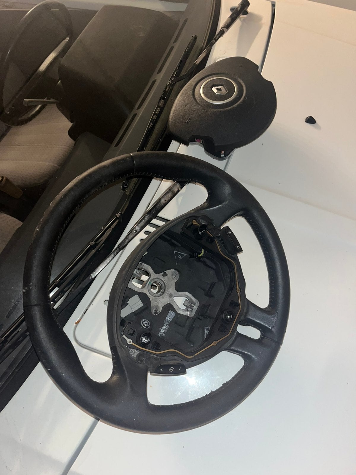 Volant + airbag clio 3, Autos : Pièces & Accessoires, Enlèvement ou Envoi, Renault