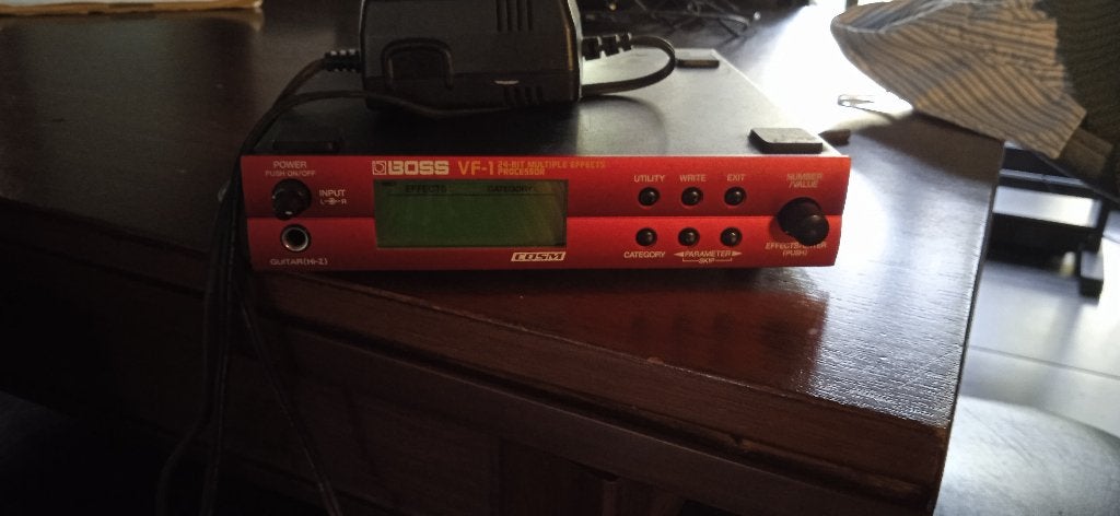 Processeur d'effets multiples 24 bits Boss VF-1, Enlèvement, Comme neuf, Volume