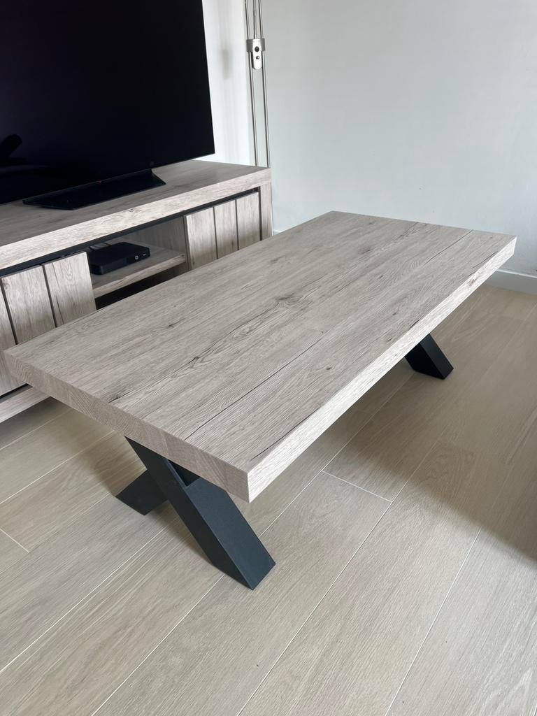 Salon tafel te koop, Ophalen