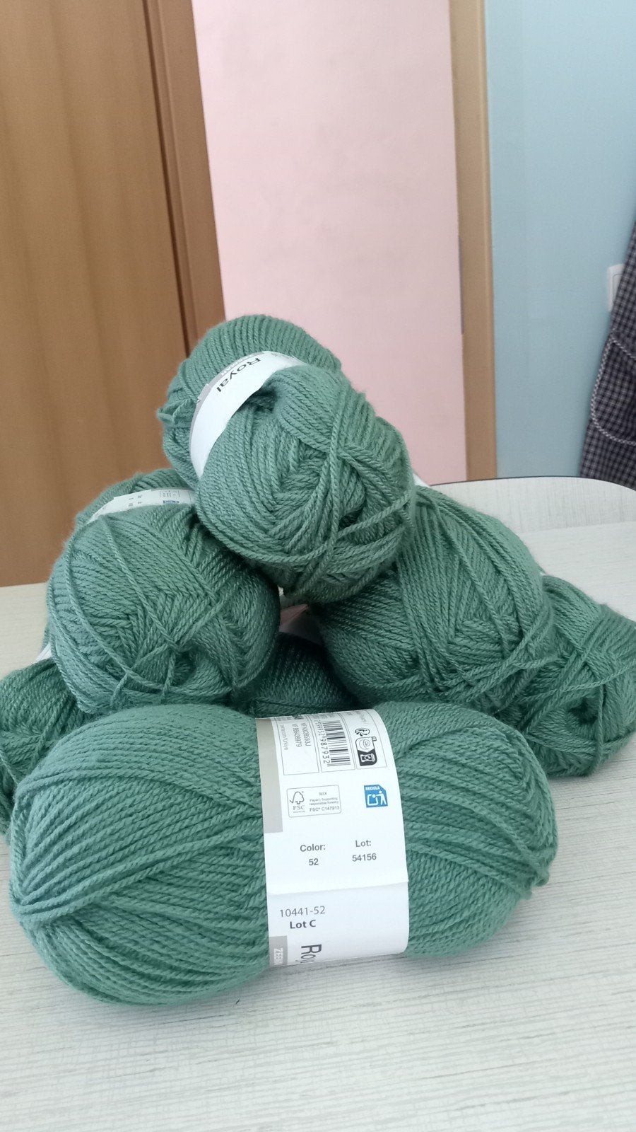 Av 7 pelotes  de laine vert bouteille 100g chacune 14€, Hobby en Vrije tijd, Breien en Haken, Ophalen of Verzenden, Nieuw, Breien of Haken