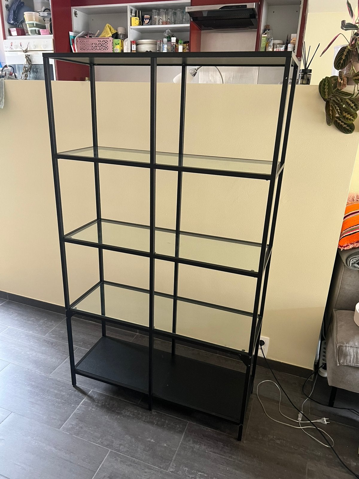 VITTSJÖ wandrek zwart met glas, Huis en Inrichting, Ophalen, Zo goed als nieuw