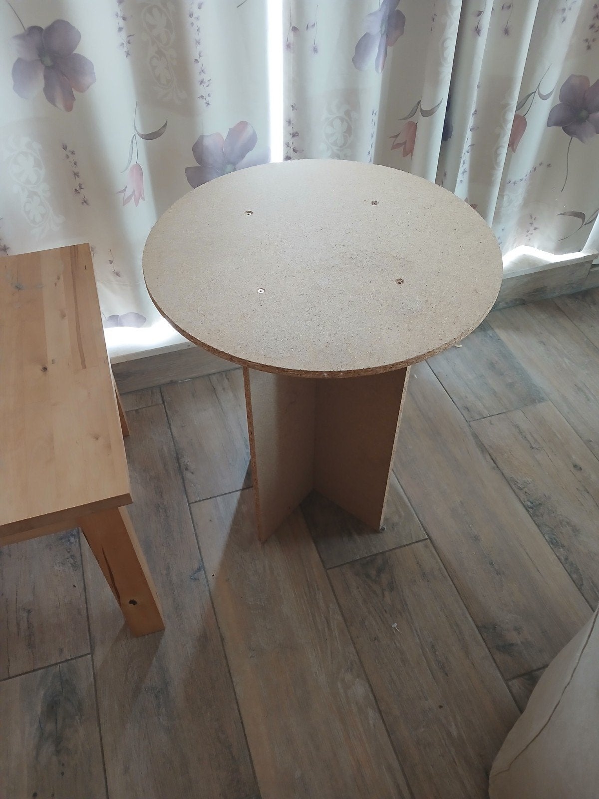 Rond bijzettafel, Huis en Inrichting, Tafels | Bijzettafels, Minder dan 55 cm, Rond, Zo goed als nieuw, Hout