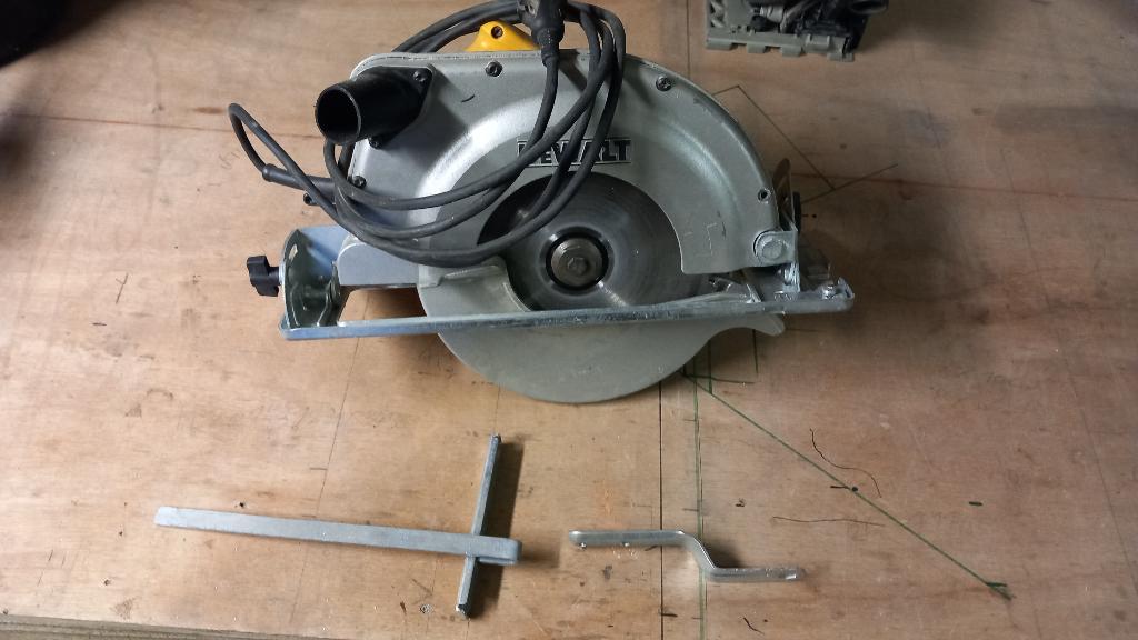 Circelzaag dewalt, Doe-het-zelf en Bouw, Ophalen, Gebruikt, Dewalt