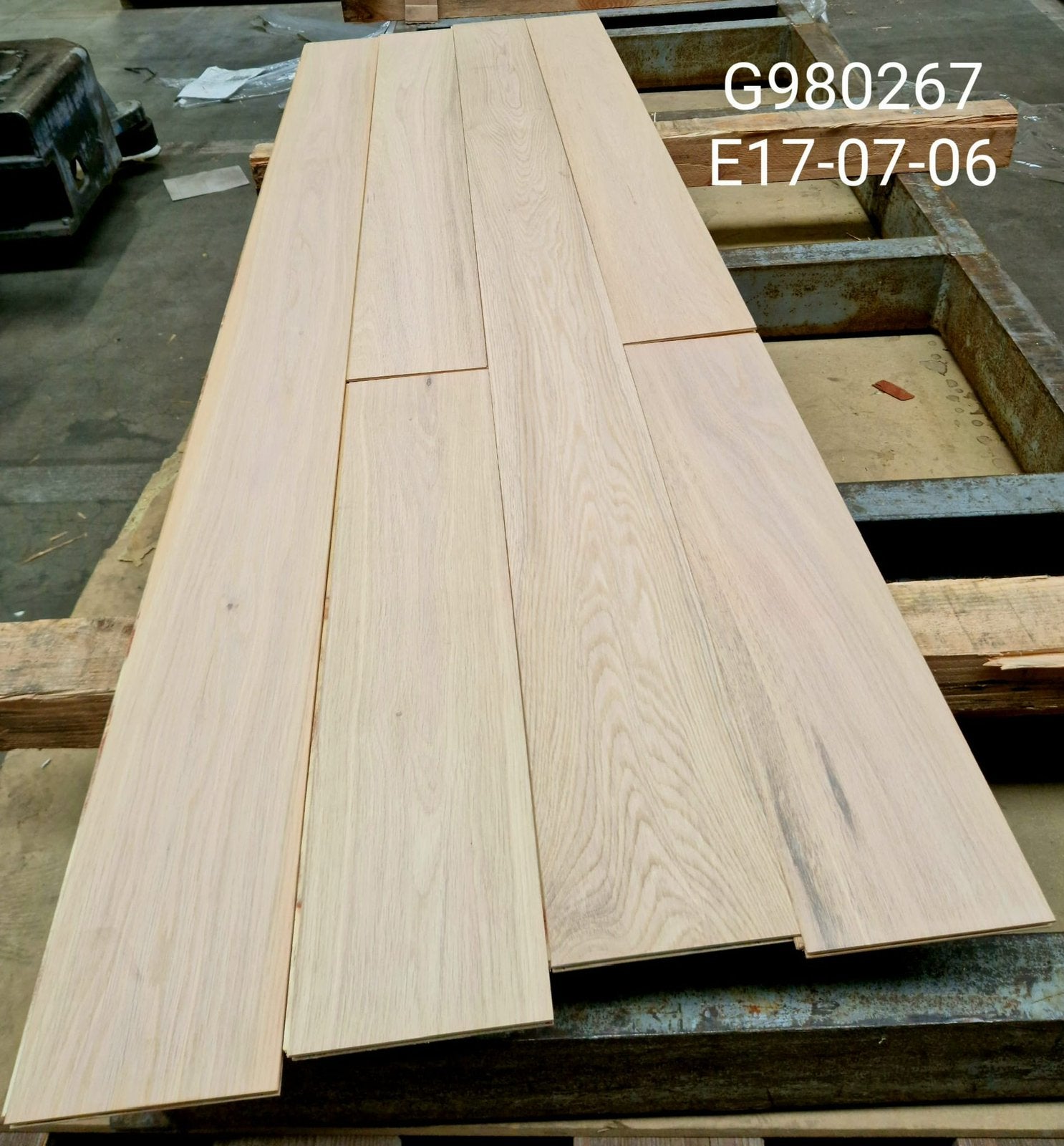 Plancher en planches multicouches Balance La Legno, traité, Enlèvement, Neuf, Bois