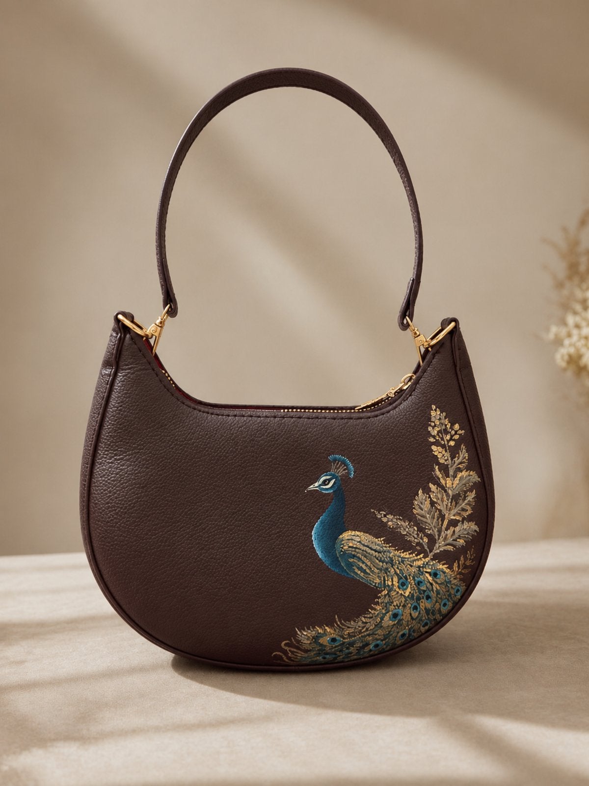 Handbeschilderde Tas Peacock Dark Brown ByJ&S🦚, Ophalen of Verzenden, Nieuw, Bruin, Schoudertasje