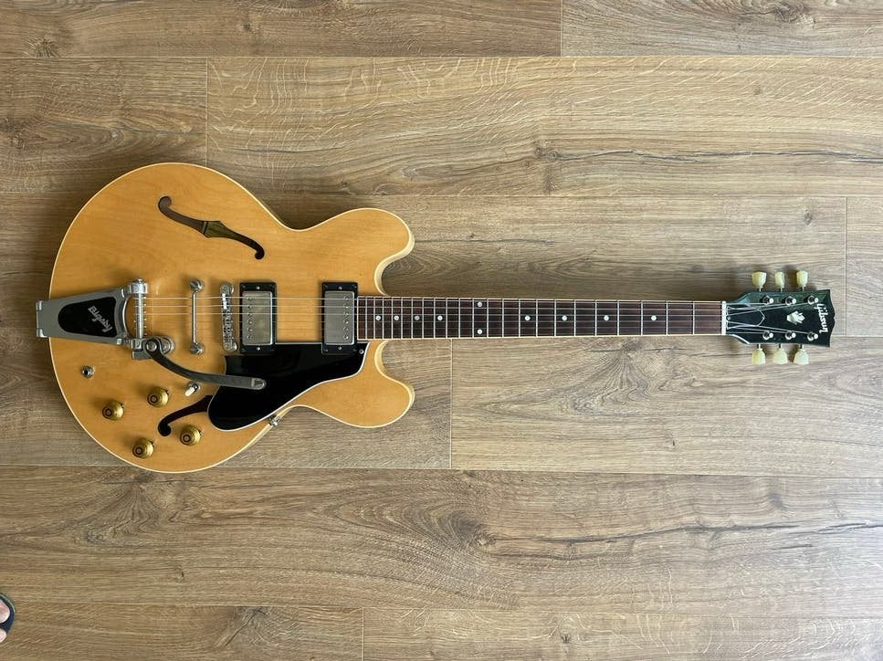 Gibson ES-335 NA Throbak pickups, Muziek en Instrumenten, Ophalen of Verzenden, Zo goed als nieuw, Semi-solid body, Gibson