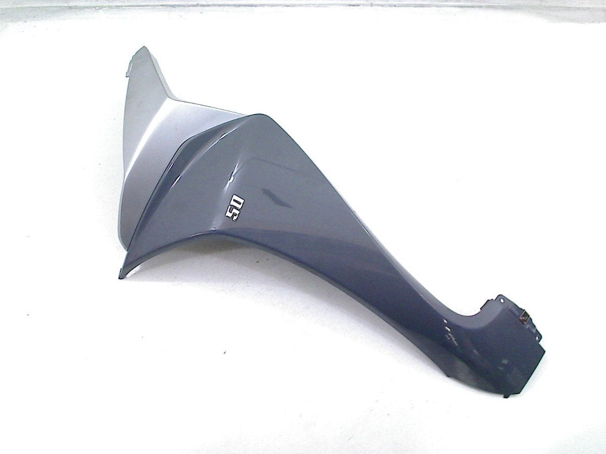 CARENAGE GAUCHE Sym Symphony ST 50 4T 2021-2024 (E5), Vélos & Vélomoteurs, P.J. Troelstraweg 8 8
3144 CX  MAASSLUIS, NL, Info@cama-motorparts.nl