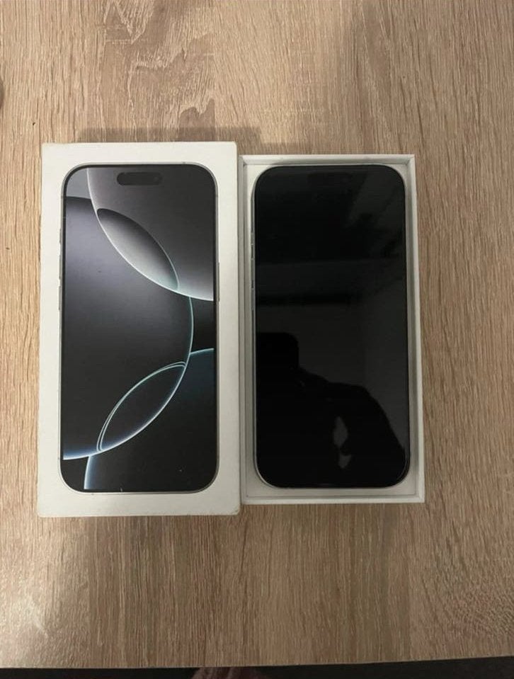 Iphone 16 pro Wit, 128 GB, Wit, 88 %, Zo goed als nieuw
