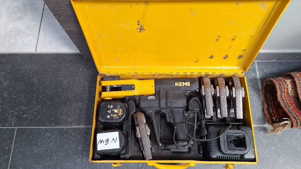 REMS ACCUPRESS, Enlèvement, Comme neuf