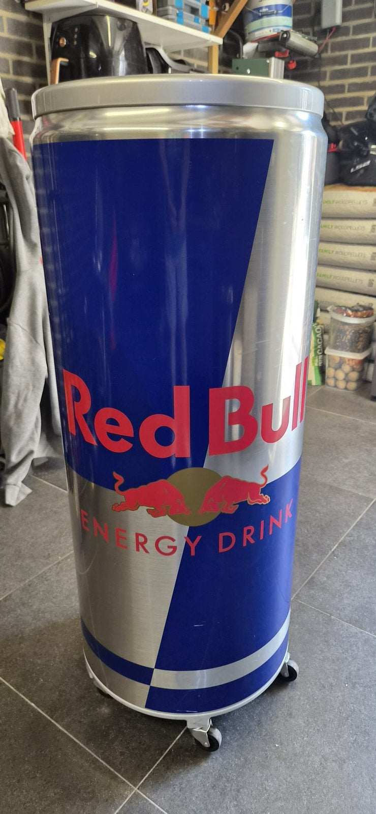 Réfrigérateur Red Bull en forme de boîte, Electroménager, Classe énergétique A ou plus économe, 85 à 120 cm, Enlèvement, 45 à 60 cm
