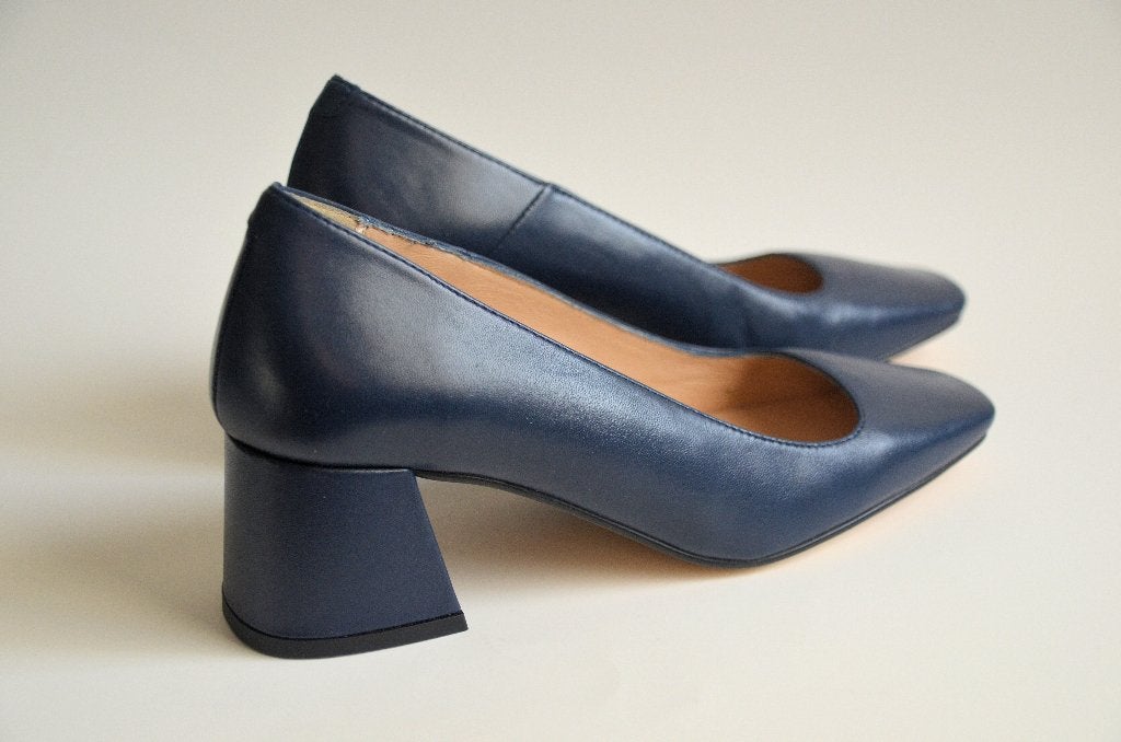 Marineblauwe pumps met hak - maat 34 - Andres Machado, Pumps, Blauw, Andres Machado, Nieuw