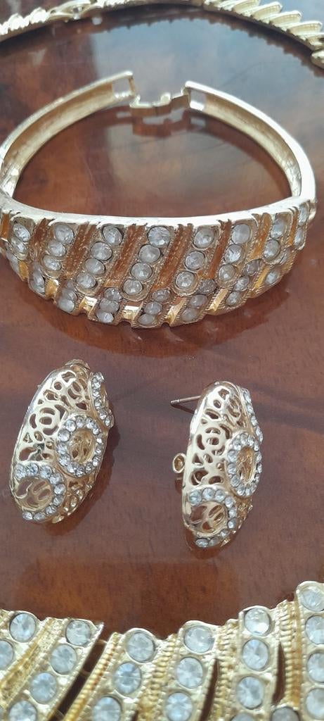 belle parure bijoux collier bracelet et boucles d'oreilles, Bijoux, Sacs & Beauté, Enlèvement ou Envoi, Or, Acier