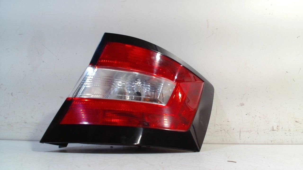 Achterlicht carrosserie rechts Skoda Fabia, Autos : Pièces & Accessoires, Éclairage, Skoda, Utilisé, Origine de la pièce connue