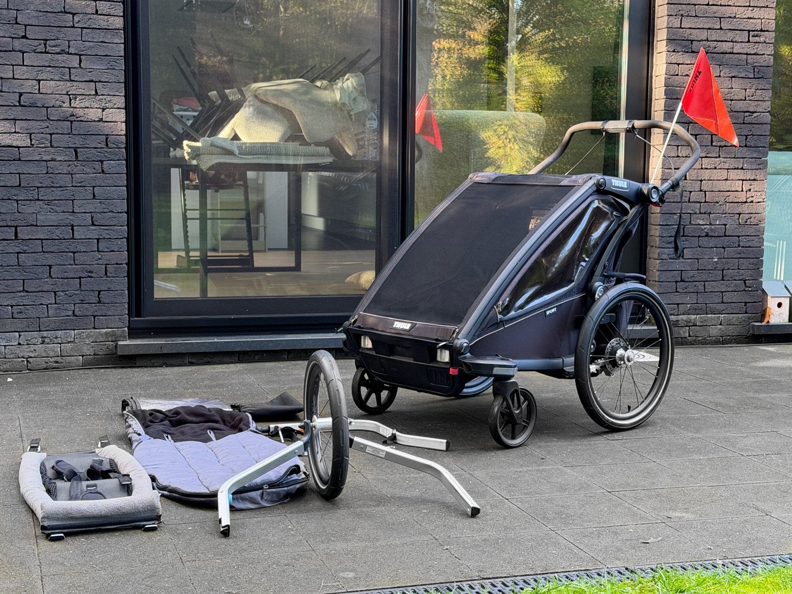 Thule Chariot Sport 2 – Nieuwstaat – Topmodel met handrem, Fietsen en Brommers, Ophalen, Zo goed als nieuw, Vering