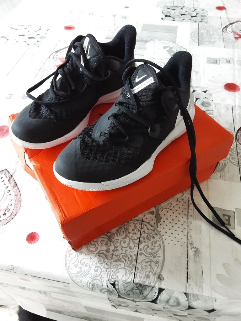 Basket nike pointure 35 neuve boite, Neuf, Garçon, Enlèvement ou Envoi, Chaussures de sport