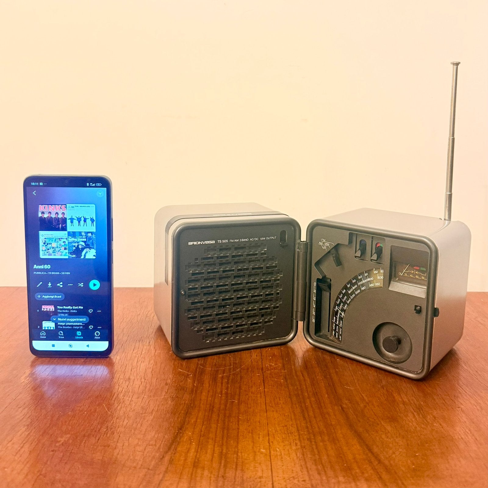 BRIONVEGA CUBO TS505 VINTAGE RADIO MET BLUETOOTH 1970s RARE, Antiek en Kunst, Antiek | Tv's en Audio, Verzenden