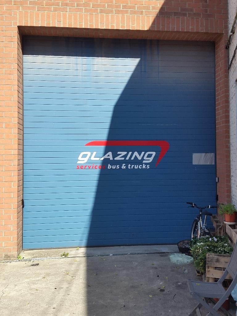 Entrepôt 222m2 avec mezzanine 100m2 à louer (Gilly centre), Immo, Charleroi