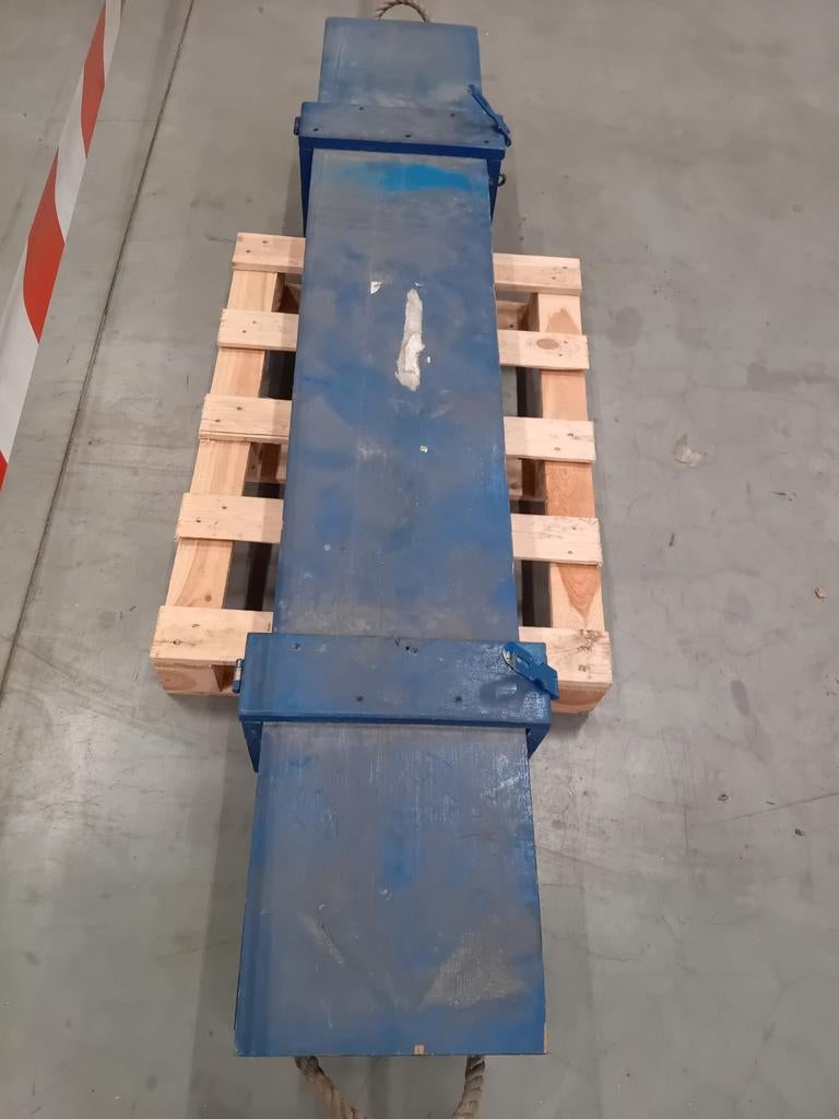 Materiaal bak, Enlèvement