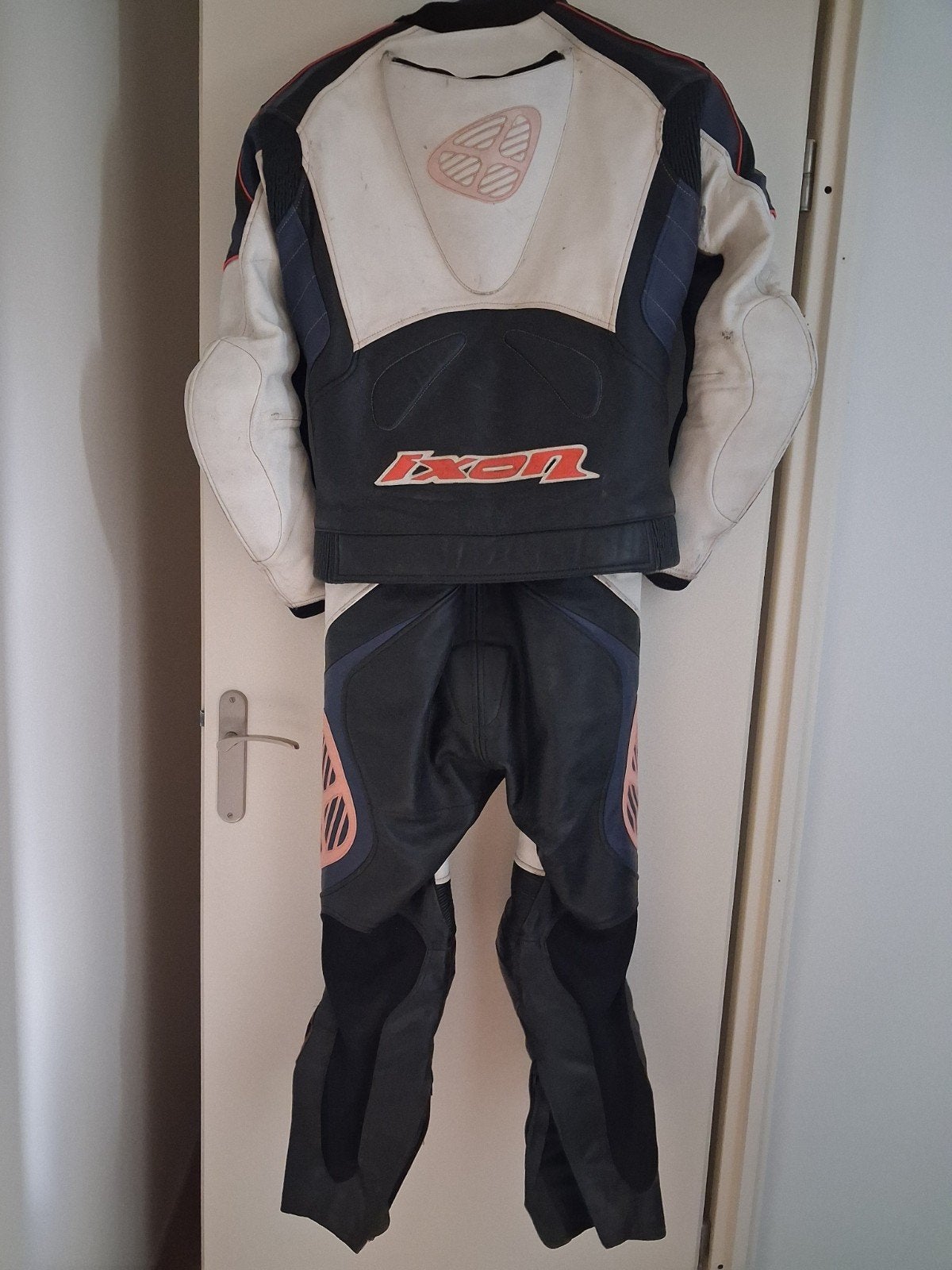 Motokleding, Ophalen