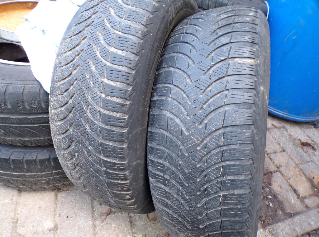 gratis 2 banden 185/65/15, Auto-onderdelen, Banden en Velgen, Gebruikt, 15 inch, 185 mm, Band(en)