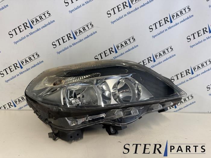 Koplamp rechts van een Mercedes B-Klasse, Auto-onderdelen, Verlichting, Gebruikt, -, Ophalen of Verzenden, -