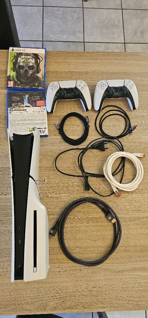 PS5 Slim Disc 1 To + 2 manettes + 2 jeux, Enlèvement, Comme neuf, Playstation 5